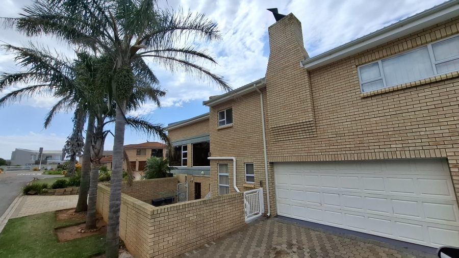 4 Bedroom Property for Sale in Menkenkop Western Cape